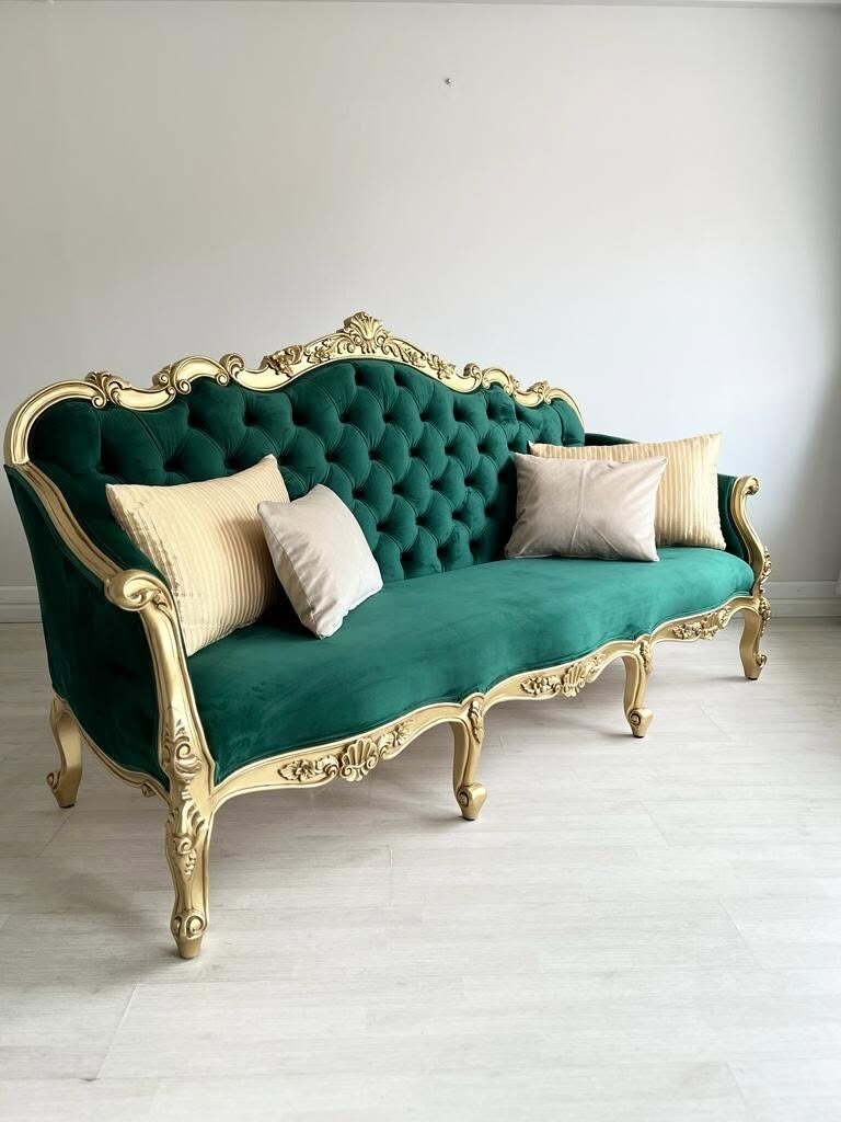 Emerald-green Baroque sofa with a gilded frame