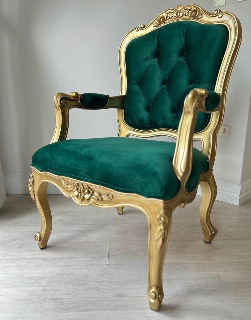 Baroque armchair in green velvet and a gilded finish