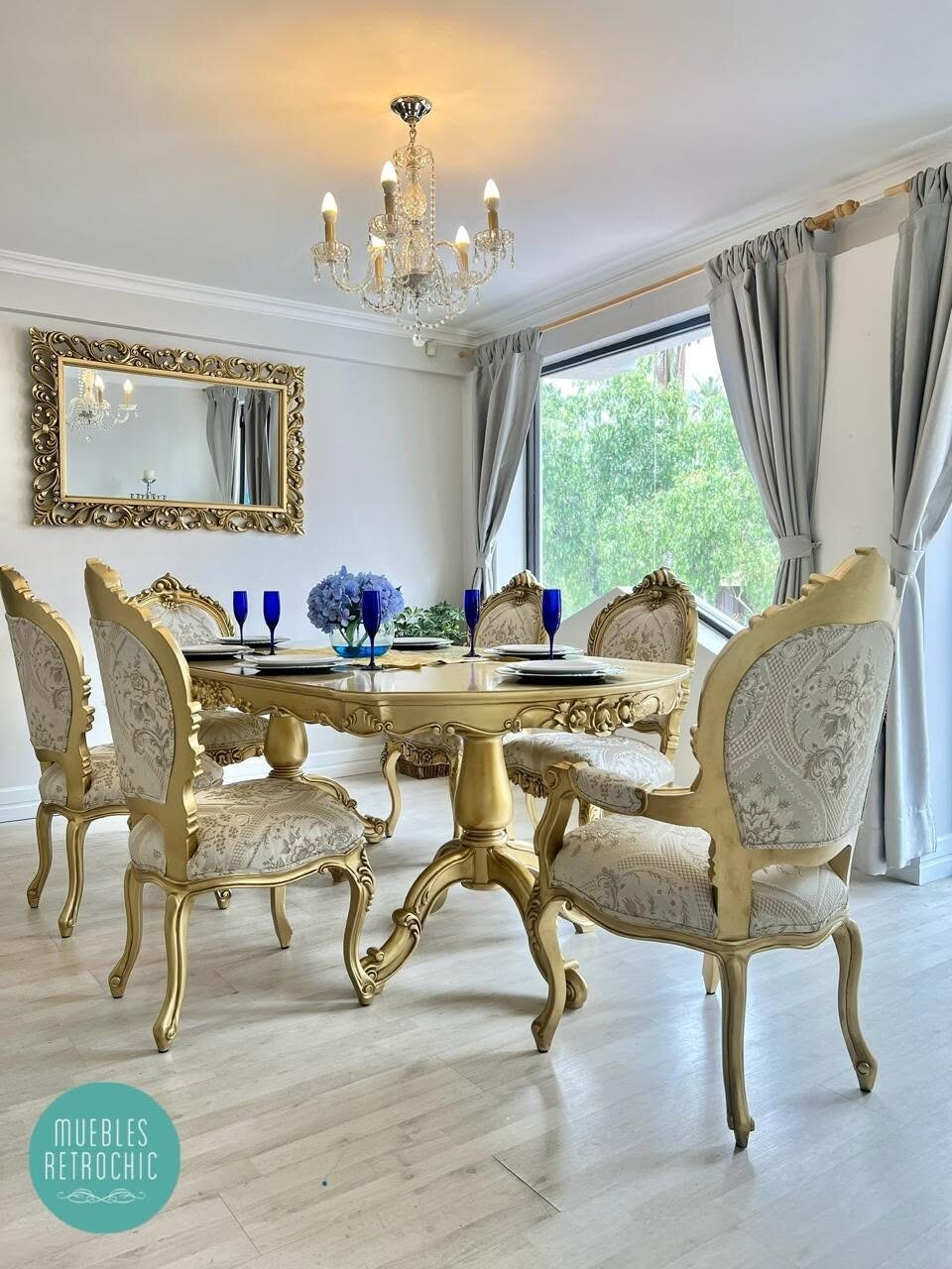 Gilded Parisien dining room facing a carved mirror