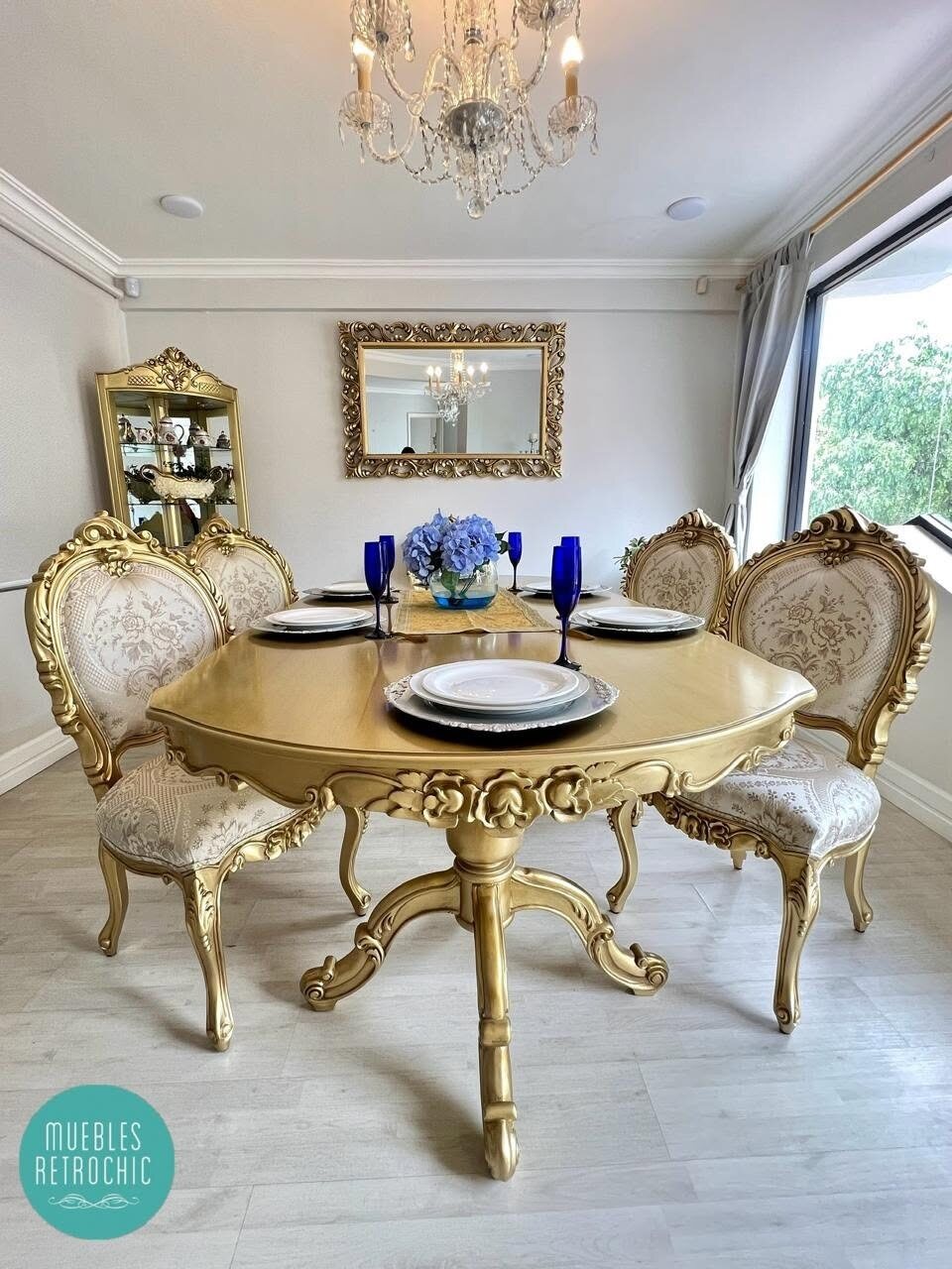 Gilded Parisien dining room with a round table and medallion chairs
