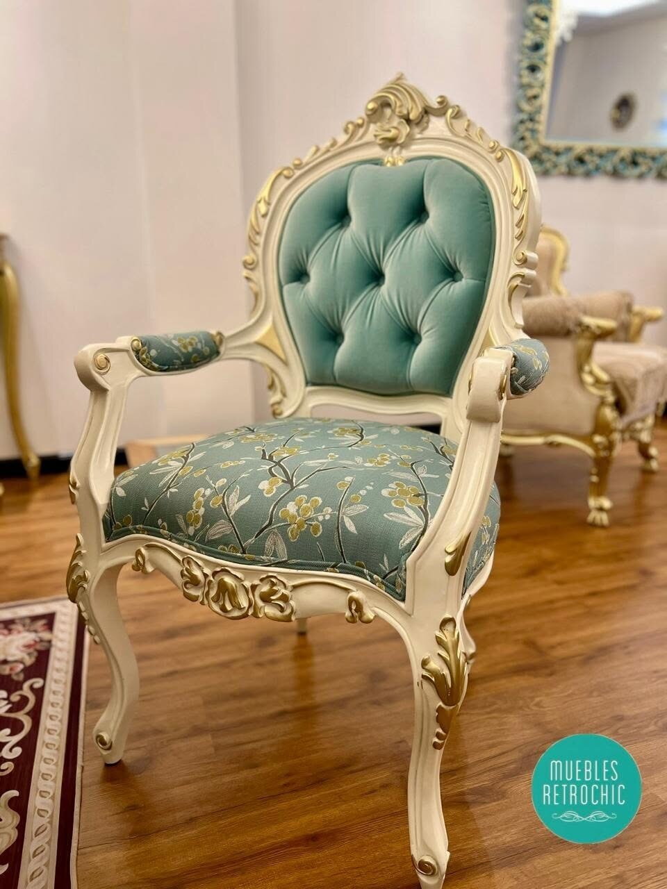 Sillón de comedor turquesa con capitoné